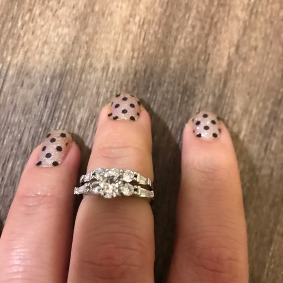 Women’s engagement wedding birthday ring - Picture 6 of 8